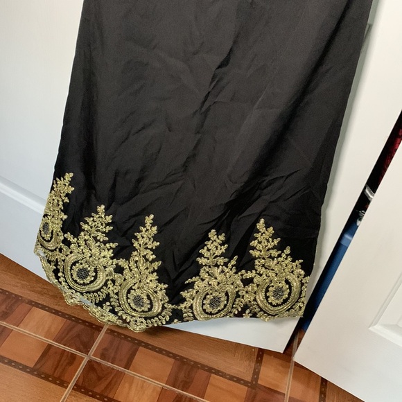 Elegant Black and Gold Formal Evening Gowns Beads Crystals Mermaid - Picture 4 of 16